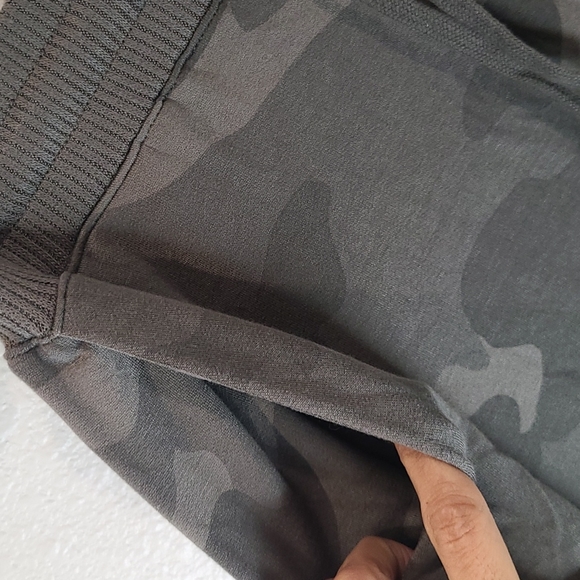 NWT Splendid gray camo jogger sweats small - Picture 4 of 9